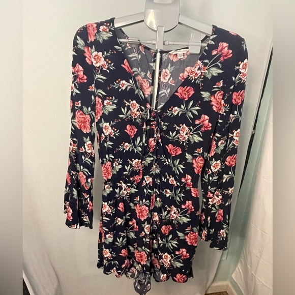 AMERICAN‎ EAGLE 🦅 FLORAL 🌺 ROMPER size medium - Picture 2 of 13